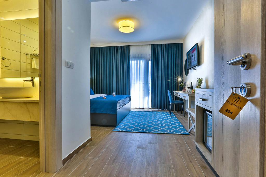 Hotel Harmony by Aycon - Poletje v Petrovcu, Petrovac, Črna gora - 416 EUR - 3x nočitev v dvoposteljni Standard sobi s pogledom na gore za 2 osebi, Zajtrk