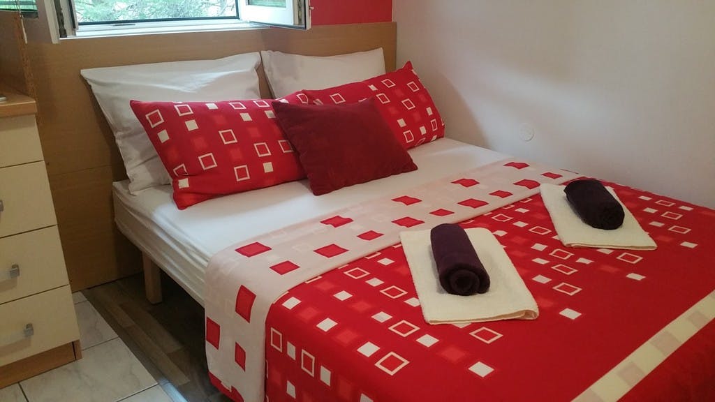 Apartmaji Mateo - Oddih v Vodicah, Vodice, Dalmacija, Hrvaška - 139 EUR - 3x nočitev v Rdečem apartmaju za 2 osebi, Končno čiščenje