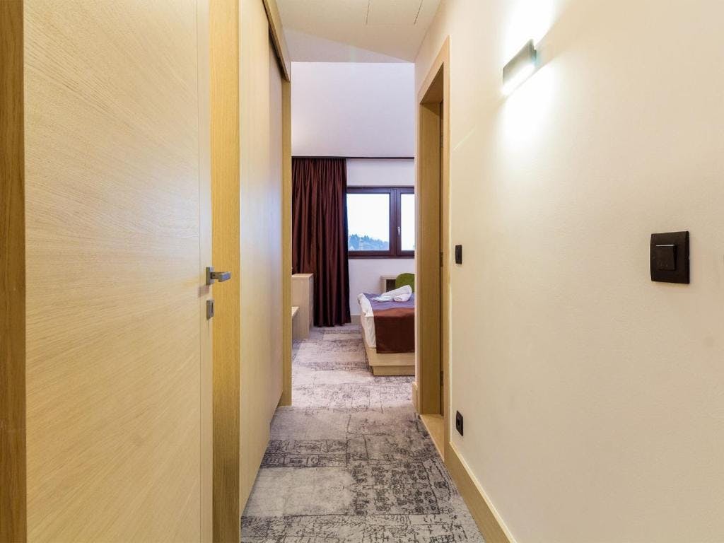 Hotel Boss - Oddih v središču Sarajeva, Sarajevo, Bosna in Hercegovina - 75 EUR - 1x nočitev v Deluxe sobi s pogledom na mesto za 2 osebi (otrok do 6 let brezplačno), Zajtrk