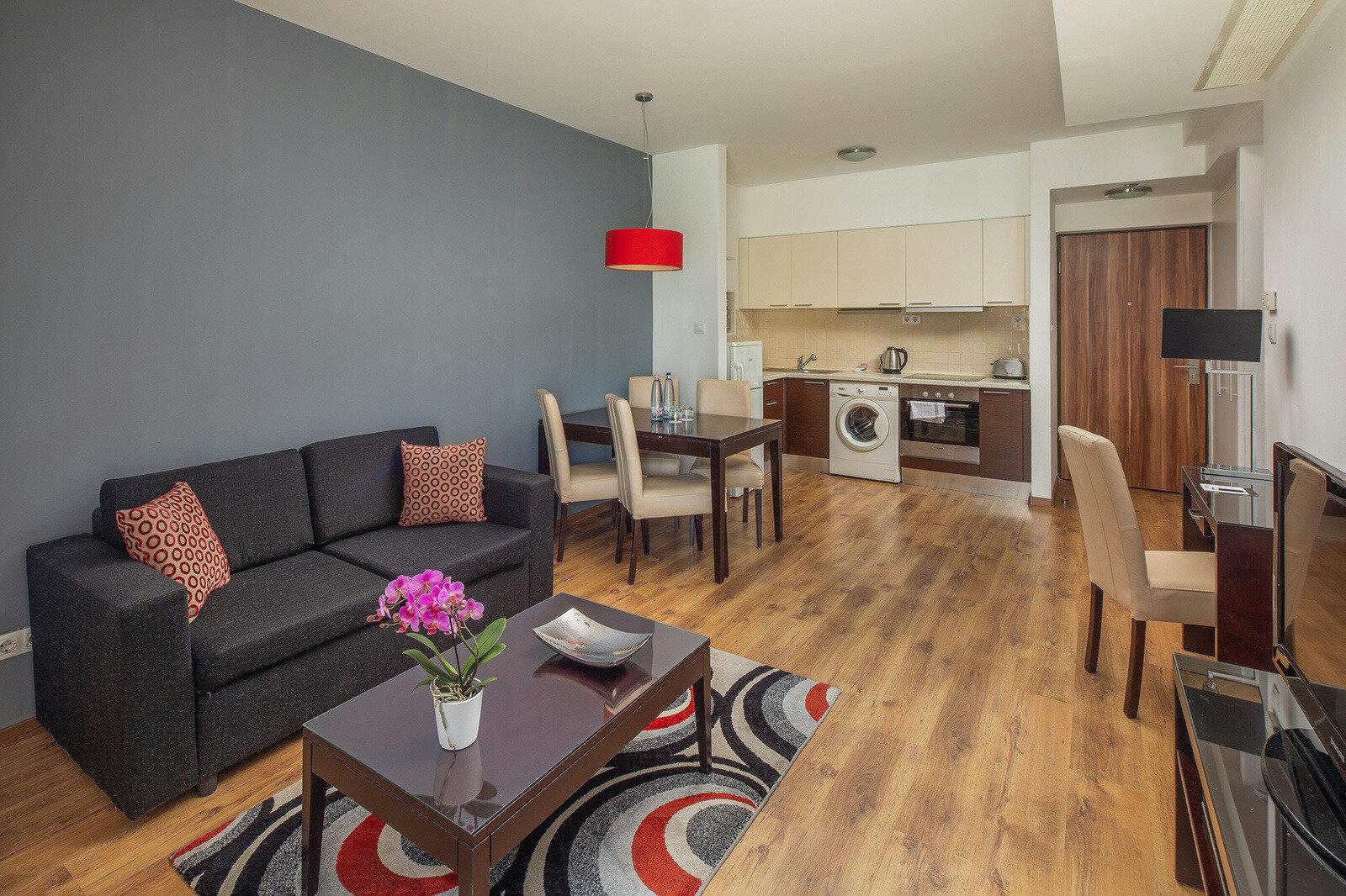 Escala Hotel & Suites Budapest, Budimpešta, Madžarska - 138 EUR - 2x nočitev v Standard dvoposteljni sobi za 2 osebi, Samopostrežni zajtrk