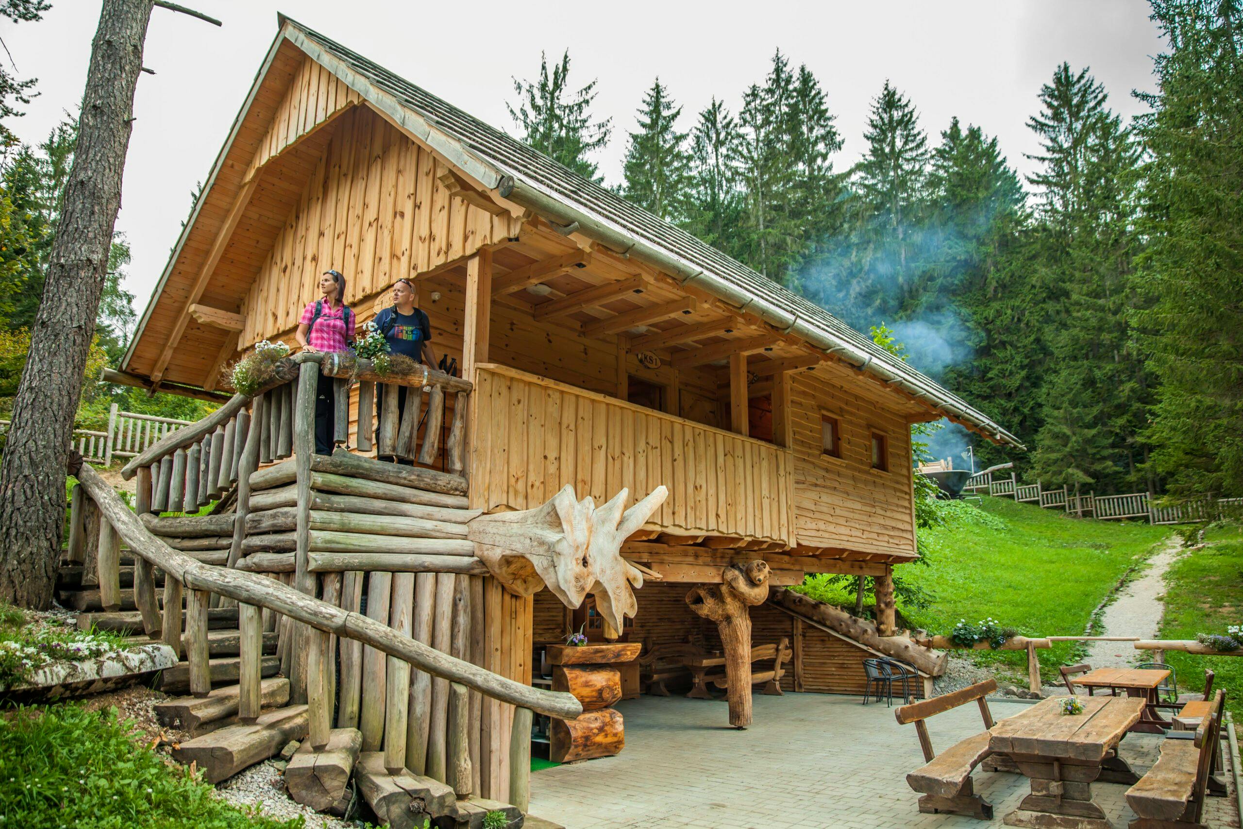 Glamping Lake Bloke - Obiteljski odmor u unikatnoj sobi Krpan, Nova vas, Slovenija - 133 EUR - 1x noćenje u unikatnoj sobi Krpan od masivnog drveta za 4 osobe, Doručak