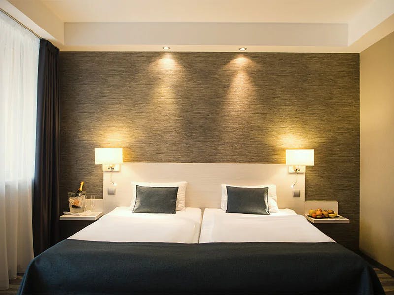 Hotel Azúr - Oddih v Superior družinski sobi, Siofok, Madžarska - 359 EUR - 2x nočitev v Superior družinski sobi za 2 osebi (2 otroka do 13,99 let brezplačno), Polpenzion