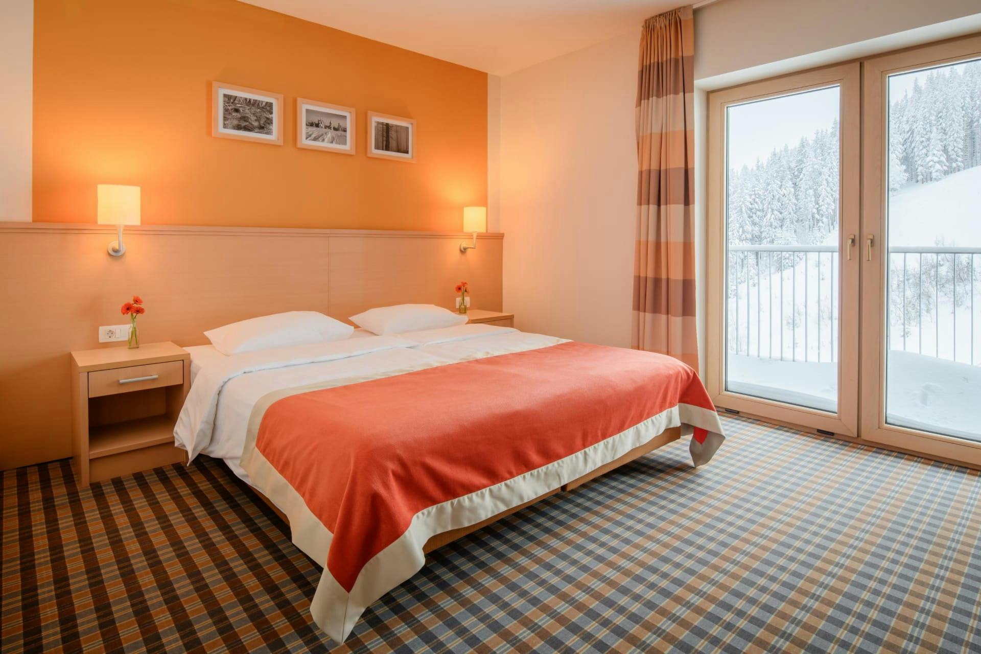 Wellness hotel Montis - Družinski oddih z adrenalinskim doživetjem na Golteh, Mozirje, Slovenija - 349 EUR - 2x nočitev v dvoposteljni Superior sobi za 2 osebi (1. otrok do 5,99 let in 2. otrok do 14,99 let brezplačno), Polpenzion (zajtrk in večerja)