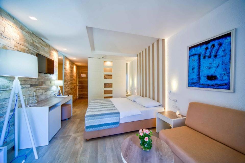 Hotel Aleksandar - Jesen v Črni gori, Budva, Črna gora - 235 EUR - 2x nočitev v Standard dvoposteljni sobi za 2 osebi, Polpenzion