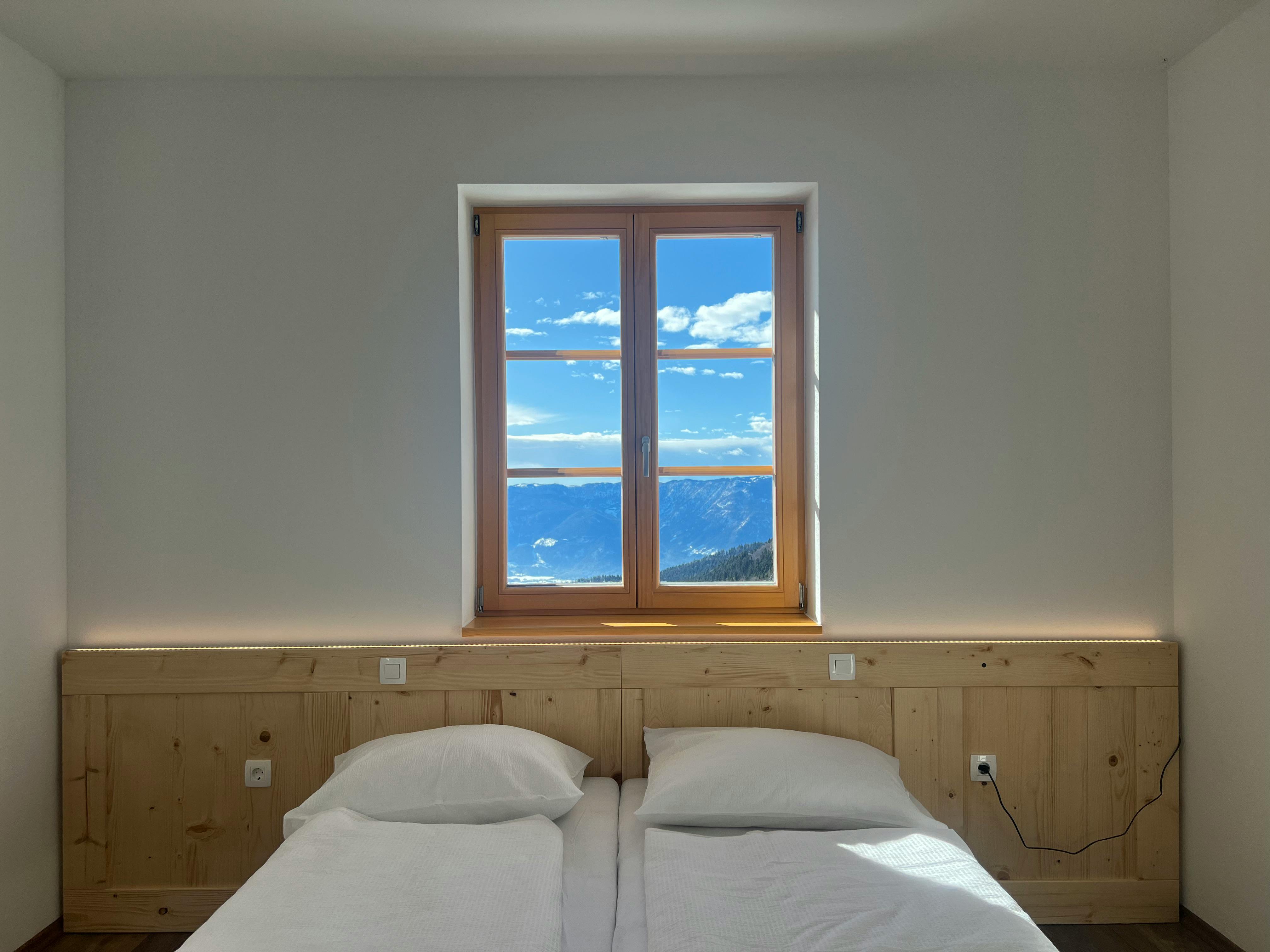 Mozirska koča na Golteh - Poletni oddih v naravi med tednom, Mozirje , Slovenija - 99 EUR - 1x nočitev v apartmaju z zasebno kopalnico za 2 osebi, Polpenzion