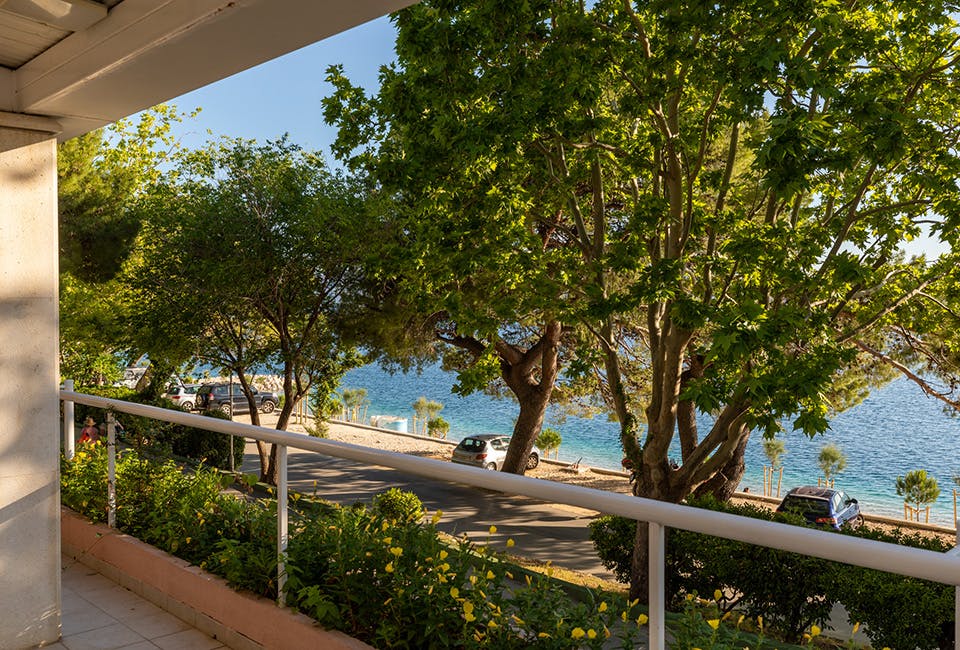Hotel Brzet - Last minute poletni oddih v srcu Dalmacije, Omiš, Hrvaška - 306 EUR - 2x nočitev v dvoposteljni sobi z balkonom in s pogledom na morje za 2 osebi, Polpenzion (zajtrk in večerja)