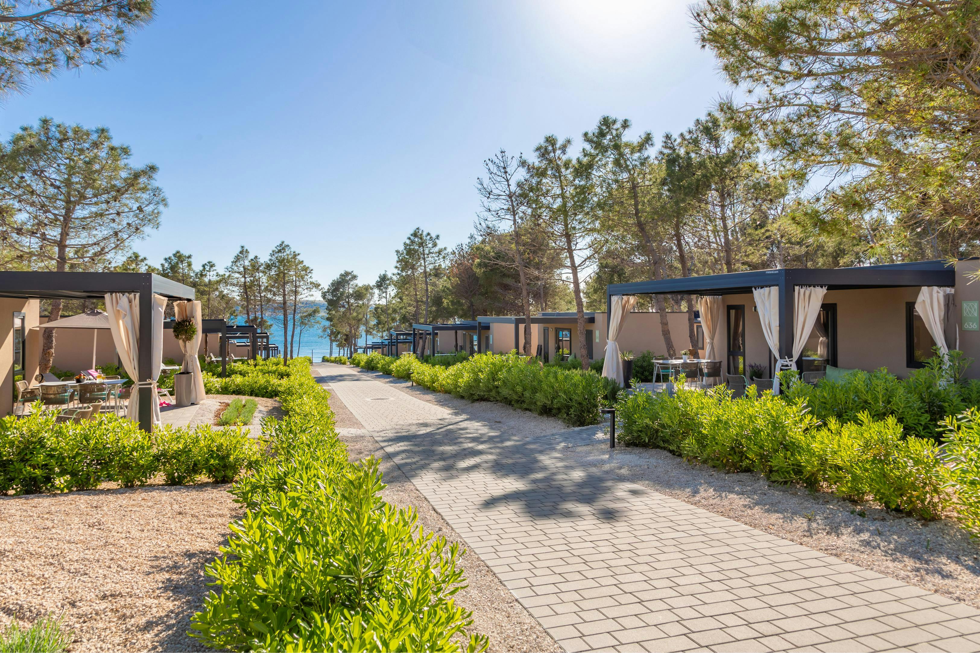 Aminess Style Camping Avalona Resort - Poletje v 5-zvezdičnem kampu na Pagu, Povljana, otok Pag, Dalmacija, Hrvaška - 1869 EUR - 5x nočitev v Premium Holiday Home za do 6 oseb (4 odrasle osebe in 2 otroka do 11,99 let), Uporaba relax bazena in vodnega parka za otroke in odrasle