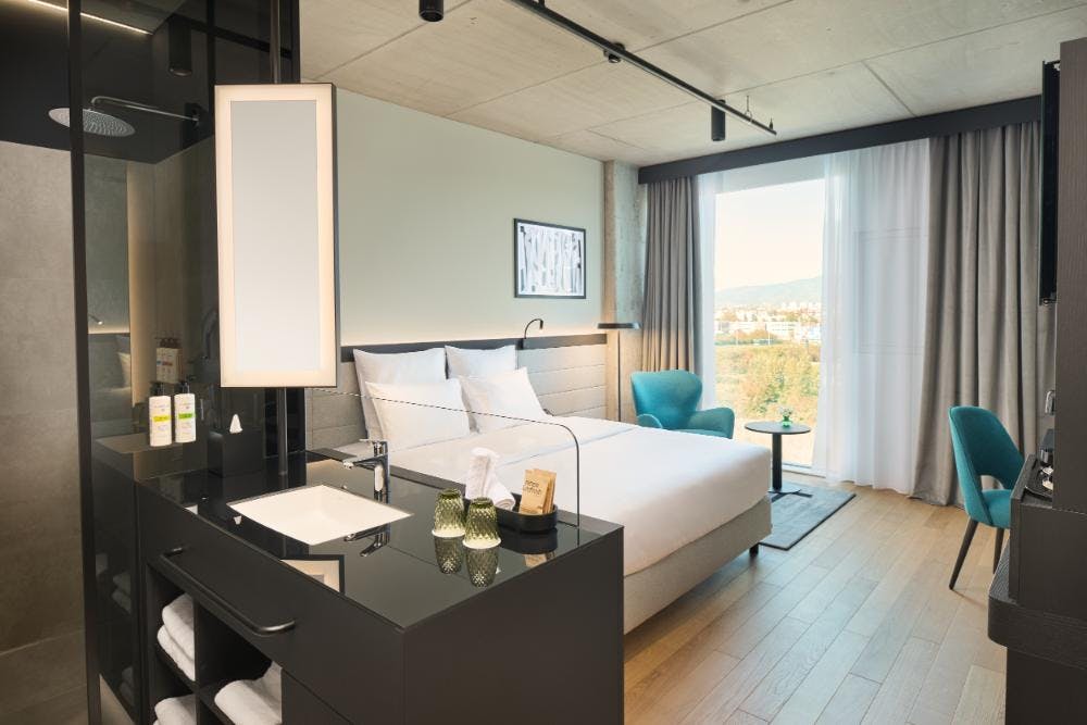 Pullman hotel - Lifestyle in dizajn doživetje v Zagrebu, Zagreb, Hrvaška - 100 EUR - 1x nočitev v Superior king ali twin sobi za 2 osebi (1 otrok do 11,99 let brezplačno), Zajtrk