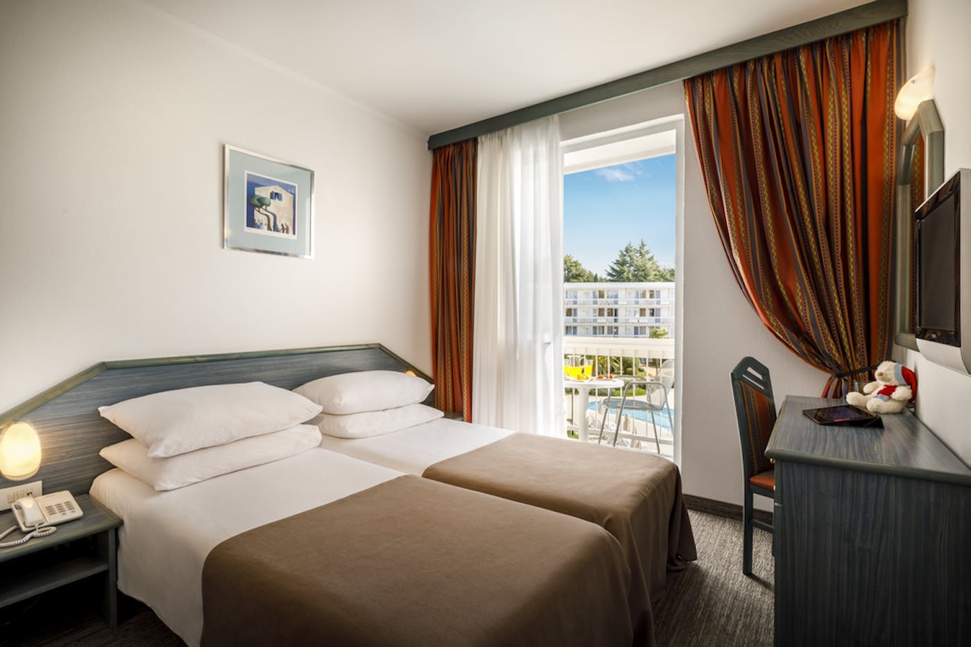 Laguna Maradiso Hotel by Aminess - Poletje v Novigradu, Novigrad, Istra, Hrvaška - 1135 EUR - 5x nočitev v dvoposteljni Standard sobi za 2 osebi (1 otrok do 9,99 let brezplačno), Polpenzion (samopostrežni zajtrk in večerja)