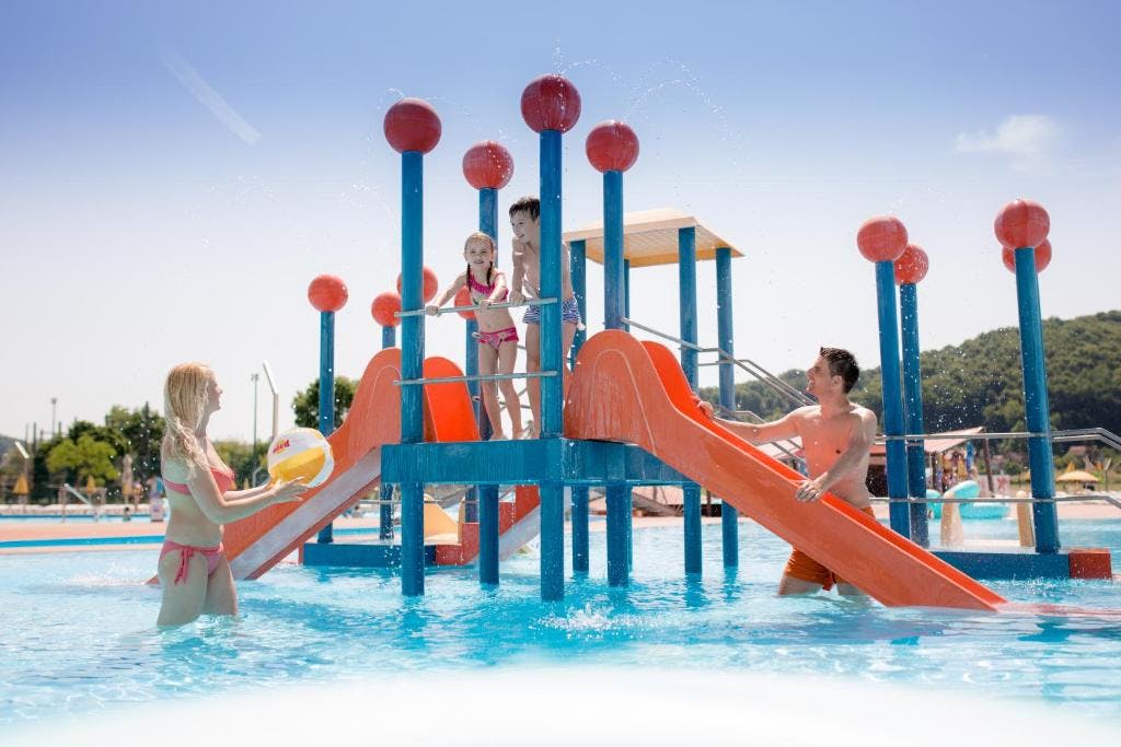 Terme Tuhelj Glamping Village - Vita Family, Tuheljske Toplice, Hrvatska - 419 EUR - 2x noćenje u luksuznoj mobilnoj kućici Vita Family za 6 osoba, Korištenje vanjskog termalnog bazena u Glamping Village Terme Tuhelj