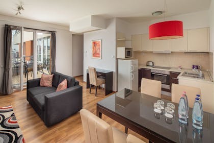 Escala Hotel & Suites Budapest - Družinski oddih, Budimpešta, Madžarska - 219 EUR - 2x nočitev v dvosobnem apartmaju za 4 osebe, Samopostrežni zajtrk