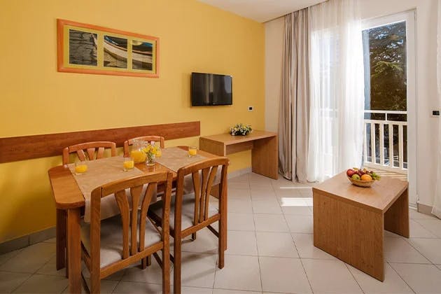 Apartments Katoro Plava Laguna - Poletje v Istri, Umag, Istra, Hrvaška - 639 EUR - 3x nočitev v Classic apartmaju 2+2 za 4 osebe, Uporaba zunanjega bazena za odrasle in bazena za otroke