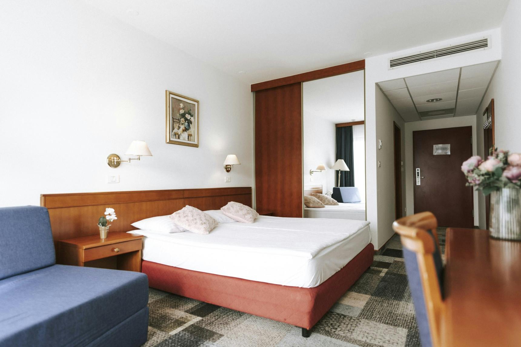 Terme Čatež - Hotel Toplice - Termalni oddih, Čatež ob Savi, Slovenija - 322 EUR - 2x nočitev v dvoposteljni sobi z balkonom ali sobi v pritličju s teraso za 2 osebi, Polpenzion