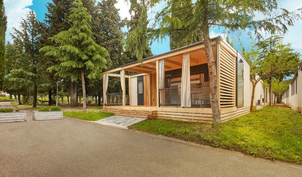 Adria Ankaran - Premium mobilna kućica - Jesen uz more, Ankaran, Slovenija - 198 EUR - 2x noćenje u Premium mobilnoj kućici za do 4 osobe, Korištenje unutarnjeg bazenskog kompleksa s grijanom morskom vodom