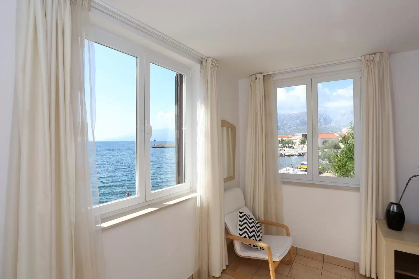 Aparthotel Tamarix - Poletje v pravljičnem zalivu za 4 osebe - Grande apartma, Vinjerac, Hrvaška - 380 EUR - 2x nočitev v luksuznem Grande apartmaju za 4 osebe, Uporaba posteljnine in brisač