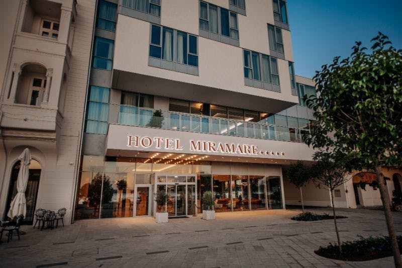 Hotel Miramare - Ultra last minute luksuzno obiteljsko ljeto, Crikvenica, Hrvatska - 795 EUR - 3x noćenje u dvokrevetnoj Superior sobi za 2 osobe (1 dijete do 11,99 godina i 1 dijete do 3,99 godina besplatno), Polupansion