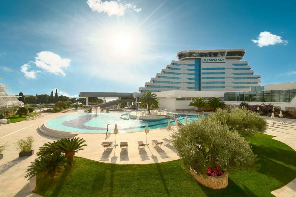 Hotel Olympia Sky - Jesensko wellness opuštanje u vrhunskom hotelu - Deluxe soba - Produžena akcija, Vodice, Hrvatska - 349 EUR - 2x noćenje u dvokrevetnoj Deluxe sobi s balkonom i pogledom na more za 2 osobe (1 dijete do 5,99 godina i 1 dijete do 12,99 godina besplatno), Polupansion
