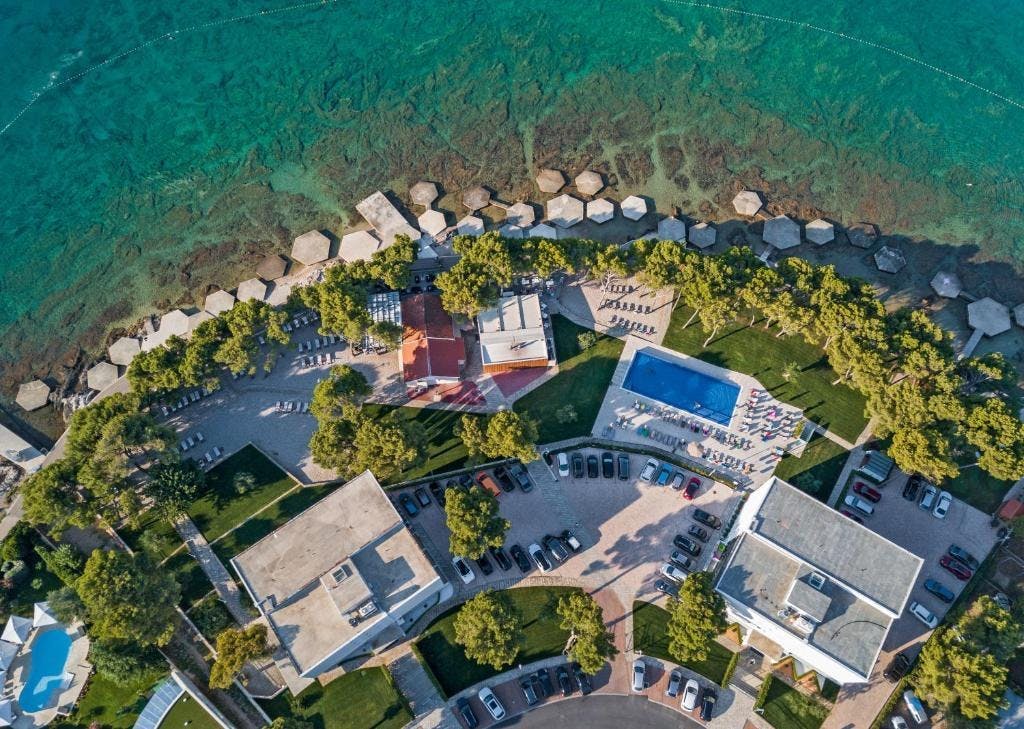 Villas Arausana & Antonina - Odmor u Vodicama uz more - Posebna akcija, Vodice, Hrvatska - 166 EUR - 2x noćenje u dvokrevetnoj sobi s balkonom (morska strana) za 2 osobe (1 dijete do 11,99 godina i 2. dijete do 2,99 godina besplatno), Polupansion