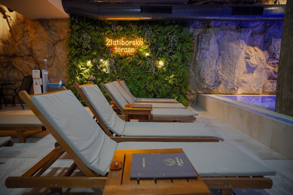Aparthotel Zlatiborske terase - Wellness odmor u srcu Zlatibora, Zlatibor, Srbija - 228 EUR - 2x noćenje u dvokrevetnoj Standard sobi za 2 osobe, Polupansion (doručak i večera)