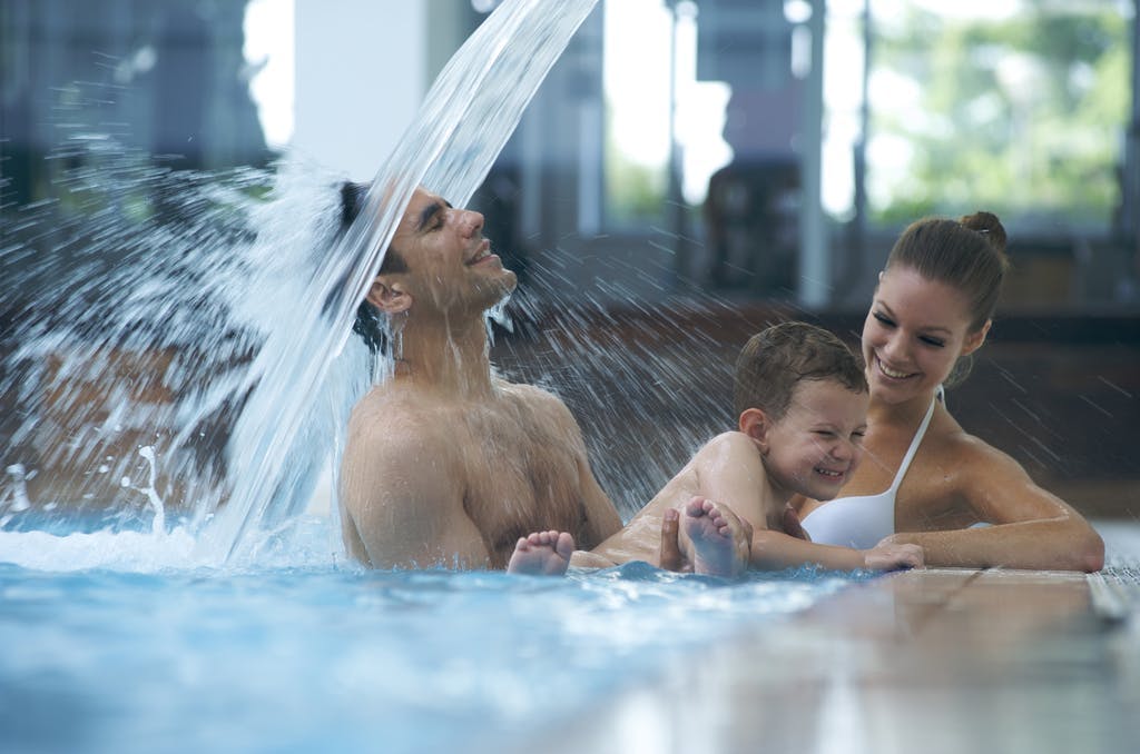 Aminess Vival Maestral Hotel - Obiteljski jesenski ili zimski odmor, Novigrad, Hrvatska - 293 EUR - 2x noćenje u dvokrevetnoj Superior sobi s balkonom za 2 osobe (1 dijete do 9,99 godina besplatno), Polupansion (doručak i večera)