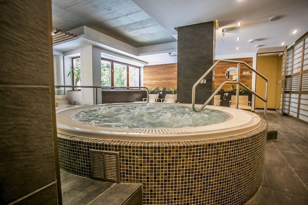 Hotel Bassiana Sarvar - Adults Only odmor, Sárvár, Mađarska - 375 EUR - 4x noćenje u Royal sobi za 2 osobe, Polupansion