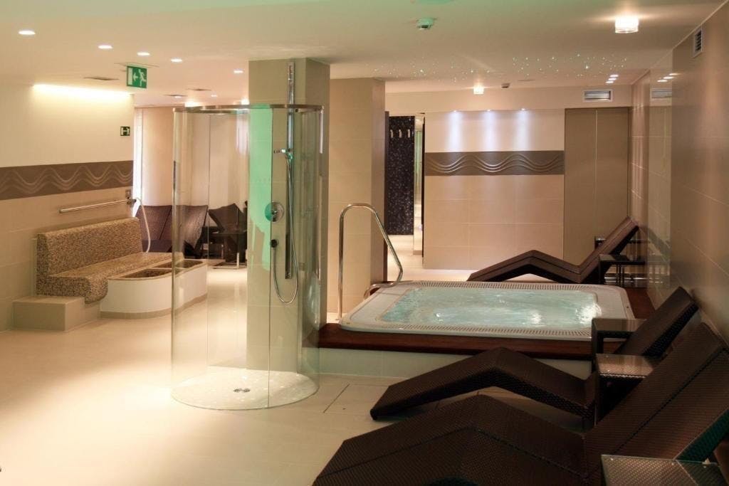 Hotel Molindrio Plava Laguna - Obiteljsko rujansko ljeto u Poreču, Poreč, Hrvatska - 589 EUR - 5x noćenje u Economy sobi za 2 osobe (1 dijete do 11,99 godina i 1 dijete do 4,99 godina besplatno), Polupansion
