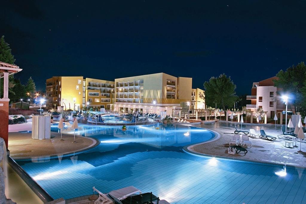 Residence Garden Istra Plava Laguna - Obiteljski odmor u Istri, Umag, Istra, Hrvatska - 416 EUR - 3x noćenje u Classic sobi s balkonom (pogled park) za 2 osobe (1 dijete do 11,99 godina besplatno), Polupansion