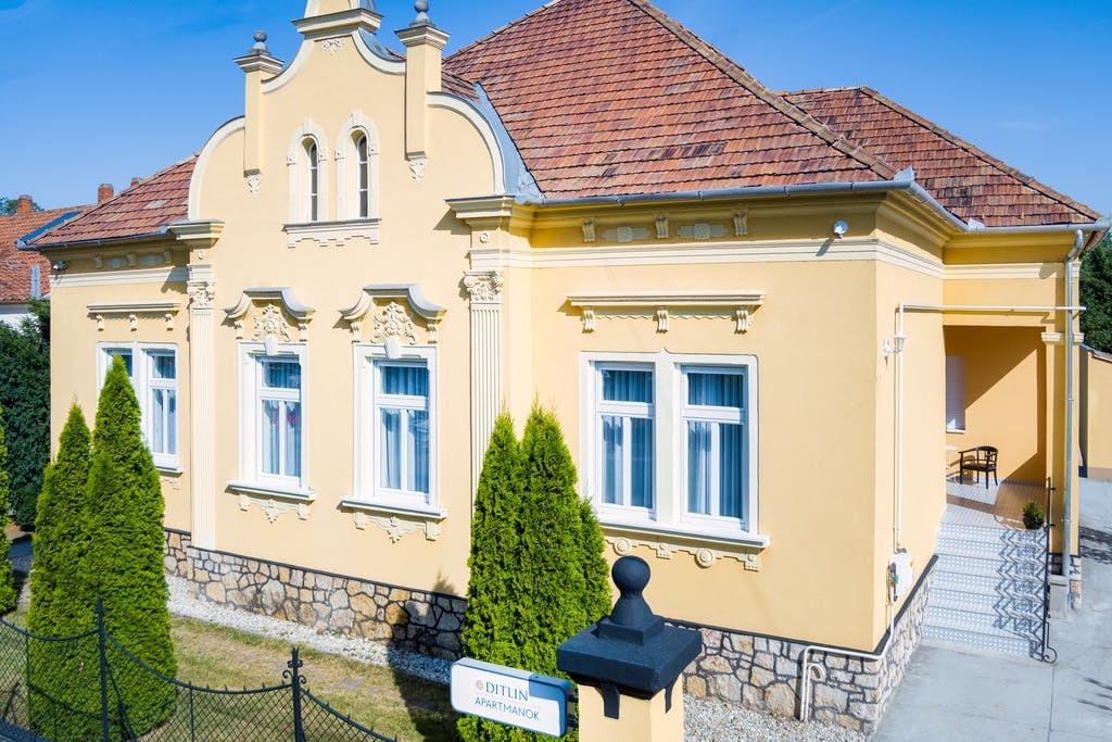 Ditlin Szobák és Apartmanok, Pápa , Mađarska - 228 EUR - 3x noćenje u dvokrevetnoj sobi za 2 osobe, Doručak