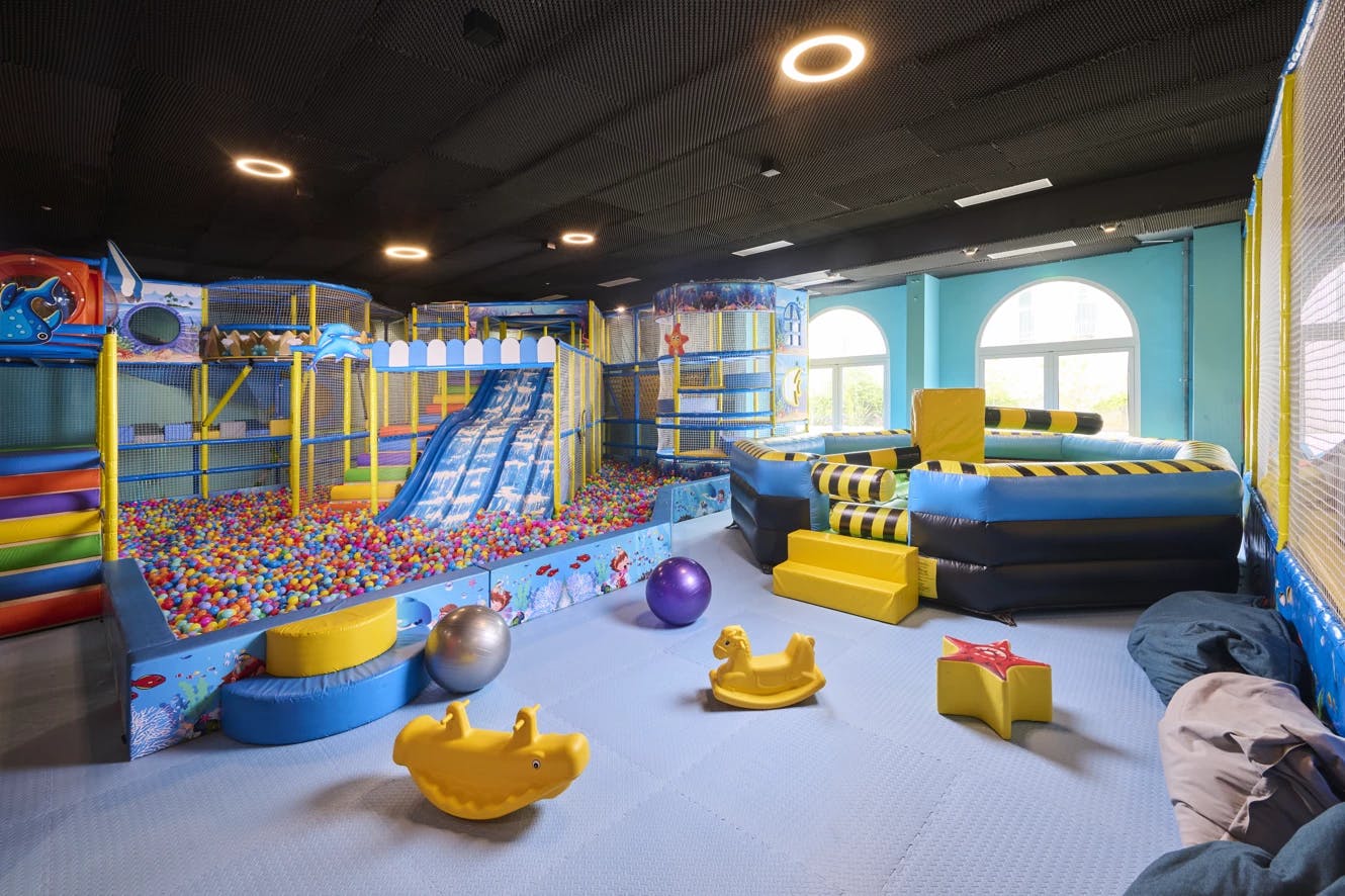 Aminess Vival Lišanj Family Hotel - Obiteljski all inclusive light s animacijom, Novi Vinodolski, Hrvatska - 381 EUR - 2x noćenje u dvokrevetnoj Standard sobi za 2 osobe (1 dijete do 14,99 godina besplatno), All inclusive light