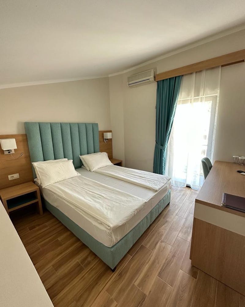 Vile Oliva Petrovac - Oddih za velike družine, Petrovac na Moru, Črna gora - 575 EUR - 3x nočitev v Apartmaju Duplex v vilah (1 zakonska postelja in 2 enojni postelji) za 2 osebi (3 otroci do 11,99 let brezplačno), All inclusive