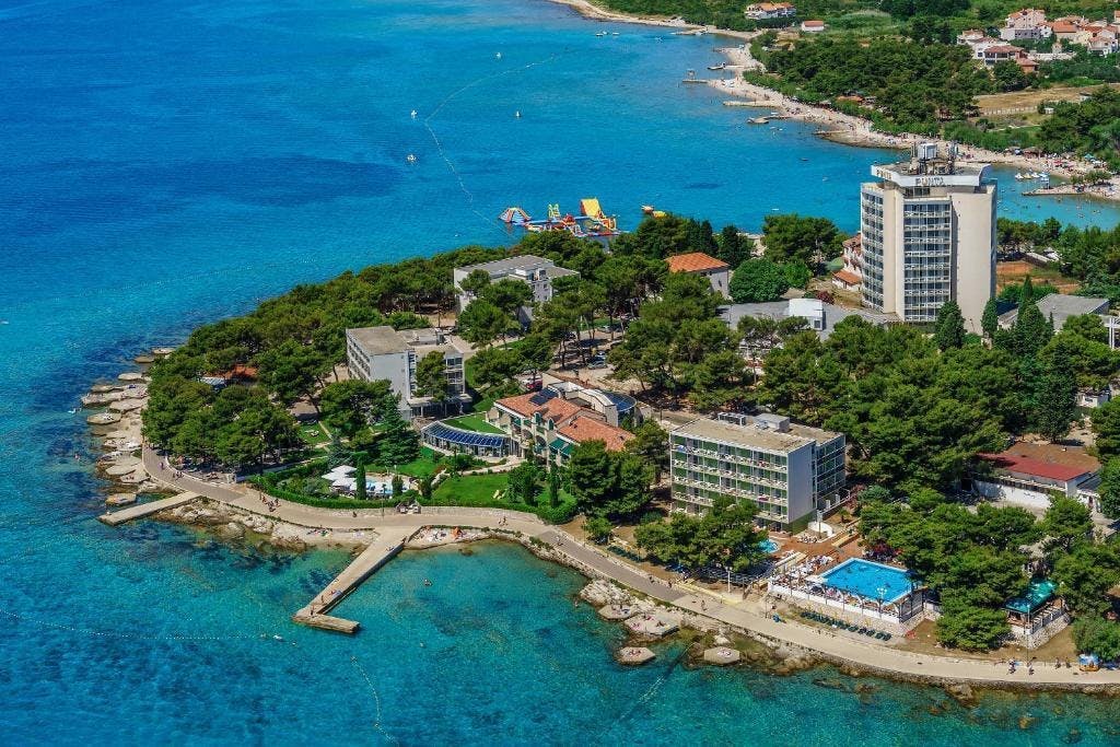 SeeSea Hotel - Obiteljski proljetni odmor u Vodicama