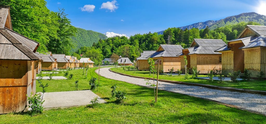 Slovenia Eco Resort - Velika drvena kućica, Stahovica, Kamnik, Slovenija - 245 EUR - 1x noćenje u velikoj drvenoj kućici Eco Resorta za do 5 osoba, Korištenje finske saune u trajanju od 1 sat