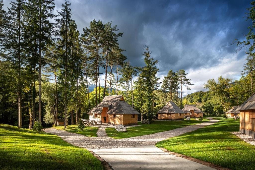 Slovenia Eco Resort - Velika drvena kućica, Stahovica, Kamnik, Slovenija - 195 EUR - 1x noćenje u velikoj drvenoj kućici Eco Resorta za do 5 osoba, Korištenje finske saune u trajanju od 1 sat