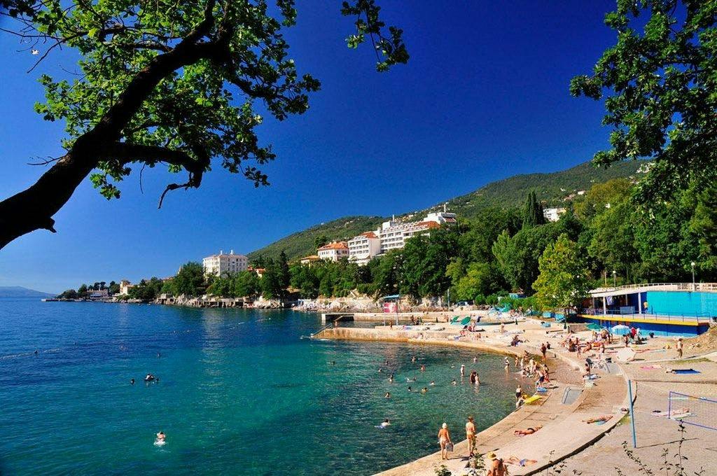 Apartmani Kestenovi dvori - Kraj ljeta na Opatijskoj rivijeri, Lovran, Hrvatska - 55 EUR - 1x noćenje u apartmanu za 4 osobe, Posteljina i ručnici