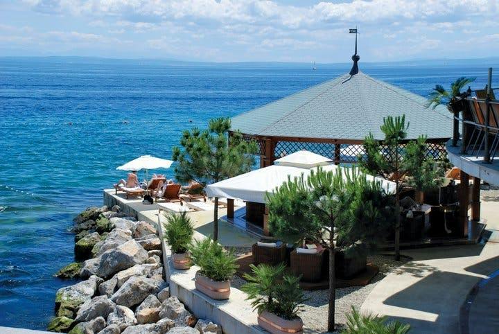 Apartmani Kestenovi dvori - Kraj ljeta na Opatijskoj rivijeri, Lovran, Hrvatska - 80 EUR - 2x noćenje u apartmanu za 4 osobe, Posteljina i ručnici