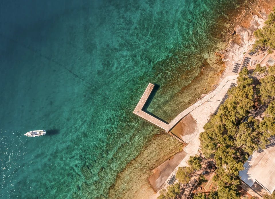 Aminess Senses Resort - Obiteljski ljetni all inclusive light na Hvaru, Vrboska, Hrvatska - 763 EUR - 4x noćenje u dvokrevetnoj Superior sobi s balkonom za 2 osobe (1 dijete do 9,99 godina besplatno), All inclusive light