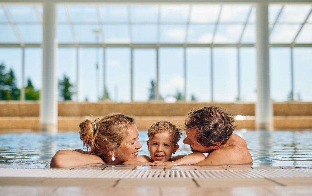 Wellness & Spa Apartmaji Bolfenk - Jesenski praznici na Pohorju, Pohorje, Slovenija - 209 EUR - 2x noćenje u Superior apartmanu s kaminom i s terasom ili balkonom za 4 osobe, Neograničeno korištenje WellNest unutarnjega bazena od 12 do 20 sati
