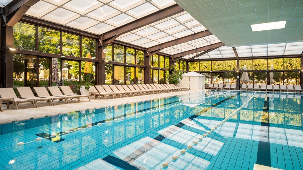 Kamp Terme Jezerčica - Zimski odmor u mobilnim kućicama s polupansionom tijekom tjedna, Donja Stubica, Hrvatska - 240 EUR - 2x noćenje u mobilnoj kućici "Exclusive 4+2" za 2 osobe (2 djece do 4,99 godina besplatno), Polupansion (buffet doručak i večera s uključenim bezalkoholnim pićem iz šankomata uz obroke)