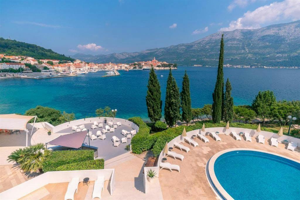 Aminess Liburna Hotel - Obiteljska jesen na Korčuli - Posebna akcijska cijena, Korčula, Hrvatska - 241 EUR - 2x noćenje u dvokrevetnoj Superior sobi s balkonom za 2 osobe (1 dijete do 9,99 godina besplatno), Polupansion