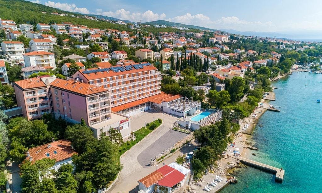 Mediteran Maradiso Hotel by Aminess - Obiteljska jesen u Crikvenici, Crikvenica, Hrvatska - 172 EUR - 2x noćenje u dvokrevetnoj Comfort sobi s balkonom za 2 osobe (1 dijete do 9,99 godina besplatno), Polupansion (buffet doručak i večera)