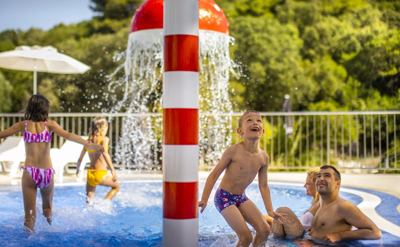 Aminess Vival Port9 Resort - Obiteljsko ljeto na Korčuli