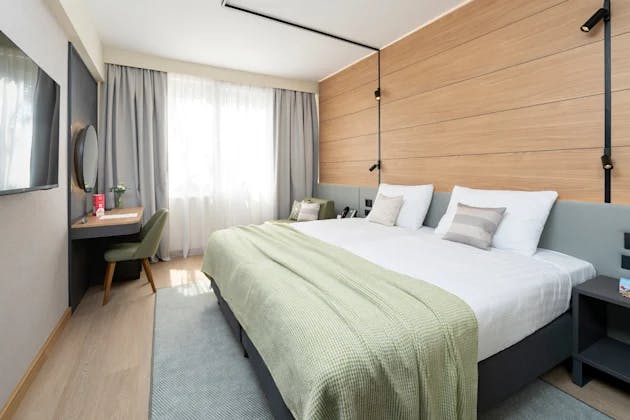 Hotel Pelegrin Plava Laguna - Poletje v prenovljenem hotelu v Istri - Posebna akcija, Umag, Istra, Hrvaška - 1620 EUR - 5x nočitev v Classic sobi z balkonom (stran park) za 2 osebi (1. otrok do 11,99 let in 2. otrok do 4,99 let brezplačno), Polpenzion