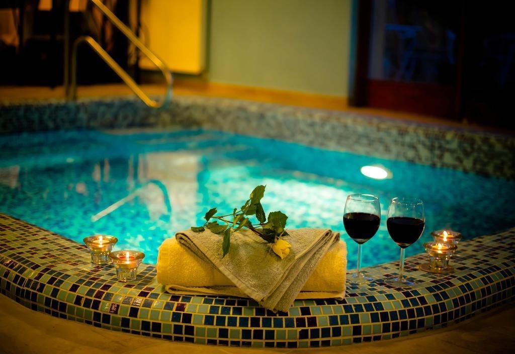 Boni Family Wellness Hotel, Zalakaros, Mađarska - 164 EUR - 2x noćenje u dvokrevetnoj sobi s terasom ili balkonom za 2 osobe, Polupansion (bogati buffet doručak na vanjskoj terasi ili u restoranu i bogata domaća večera u 3 slijeda u restoranu)