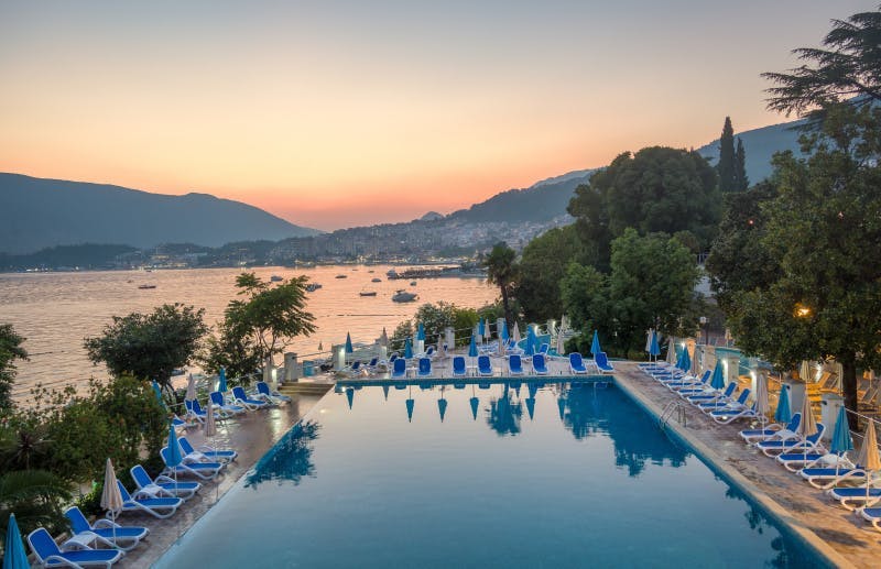 Hunguest Hotel Sun Resort - Odmor u Crnoj Gori, Herceg Novi, Crna Gora - 359 EUR - 2x noćenje u dvokrevetnoj sobi s balkonom za 2 osobe, Polupansion (buffet doručak i večera)