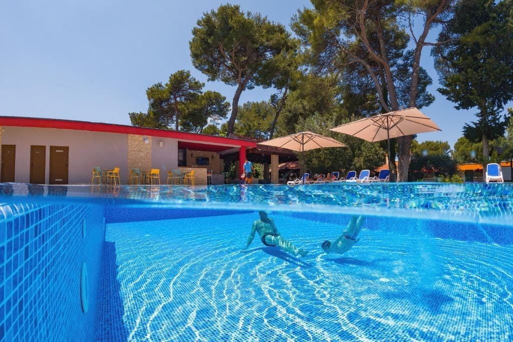 Mediteransko selo San Antonio - Početak i kraj ljeta u Dalmaciji