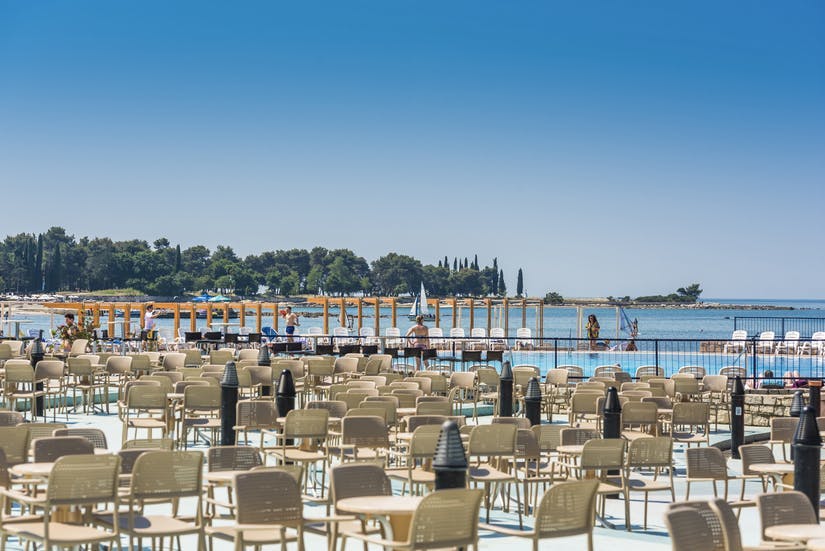 Apartmani Polynesia Plava Laguna - Kraj ljeta u Istri uz polupansion, Umag, Istra, Hrvatska - 335 EUR - 3x noćenje u Studio Economy apartmanu 2+1 strana park za 2 osobe (dijete do 4,99 godina besplatno), Polupansion (doručak i večera)