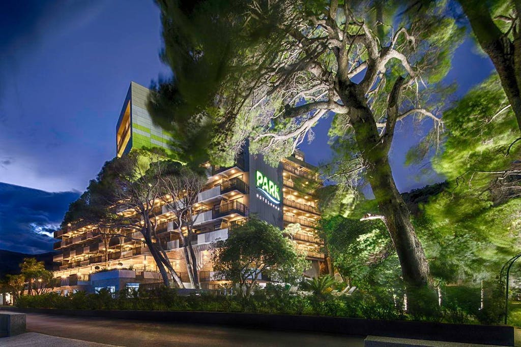 Carine Hotel Park - All inclusive jesen uz more, Bijela, Crna Gora - 139 EUR - 1x noćenje u dvokrevetnoj sobi s pogledom na planinu za 2 osobe, All inclusive