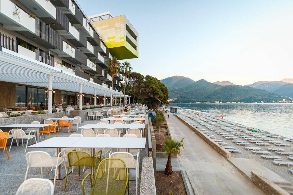 Carine Hotel Park - All inclusive jesen uz more, Bijela, Crna Gora - 541 EUR - 3x noćenje u dvokrevetnoj sobi s pogledom na planinu za 2 osobe, All inclusive