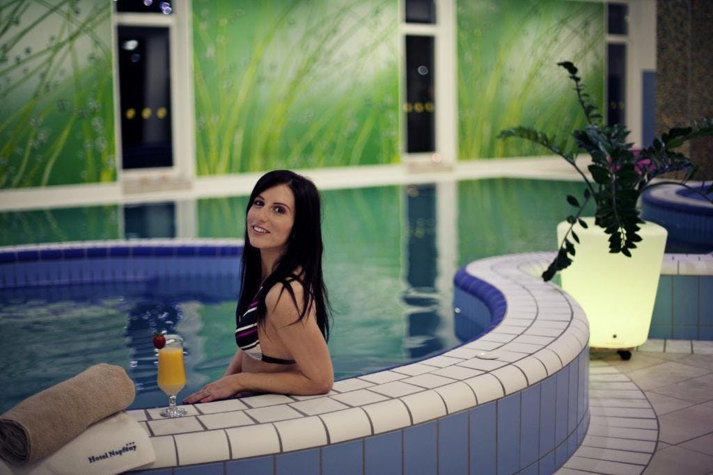 Hotel Napfeny Zalakaros - Odmor tijekom tjedna, Zalakaros, Mađarska - 189 EUR - 2x noćenje u Standard trokrevetnoj sobi za 2 osobe, Polupansion (buffet doručak i večera u 3 slijeda)
