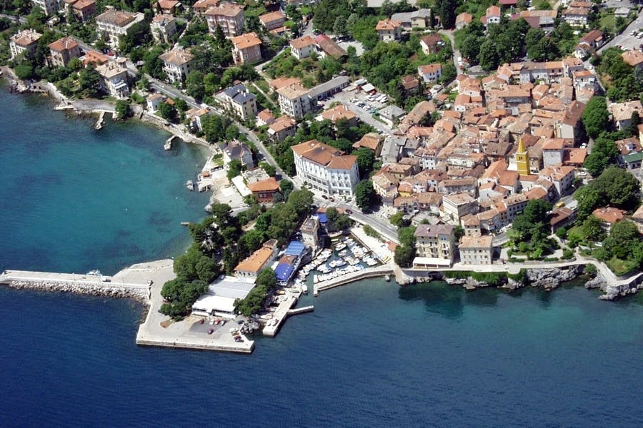 Hotel Park - Zima u Lovranu, Lovran, Hrvatska - 184 EUR - 2x noćenje u dvokrevetnoj Standard sobi za 2 osobe (1. dijete do 13,99 godina i 2. dijete do 2,99 godina besplatno), Polupansion (doručak i večera)